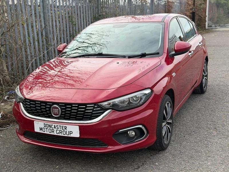 Used Fiat Tipo Lounge 95 HP (69 kW) 2017 Red Hatchback
