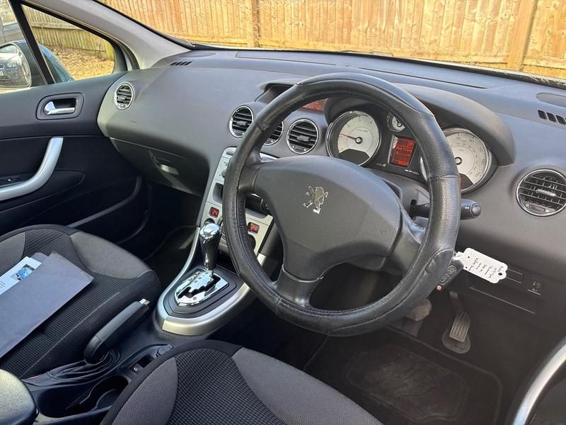 Usado Peugeot 308 120 HP (88 kW) 2009 Cinzento Citadino