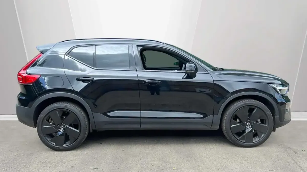 Used Volvo XC40 Plus 197 HP (144 kW) 2025 Black SUV