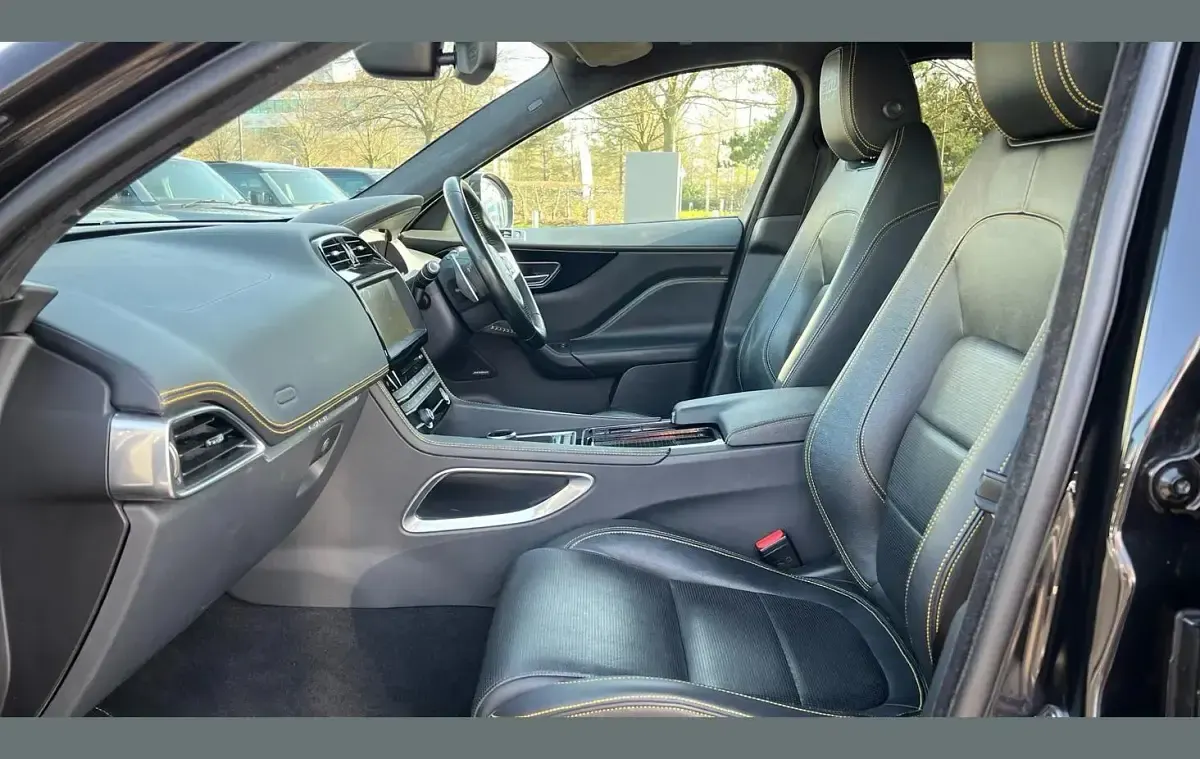 Używany Jaguar F-Pace 296 KM (217 kW) 2020 Czarny SUV