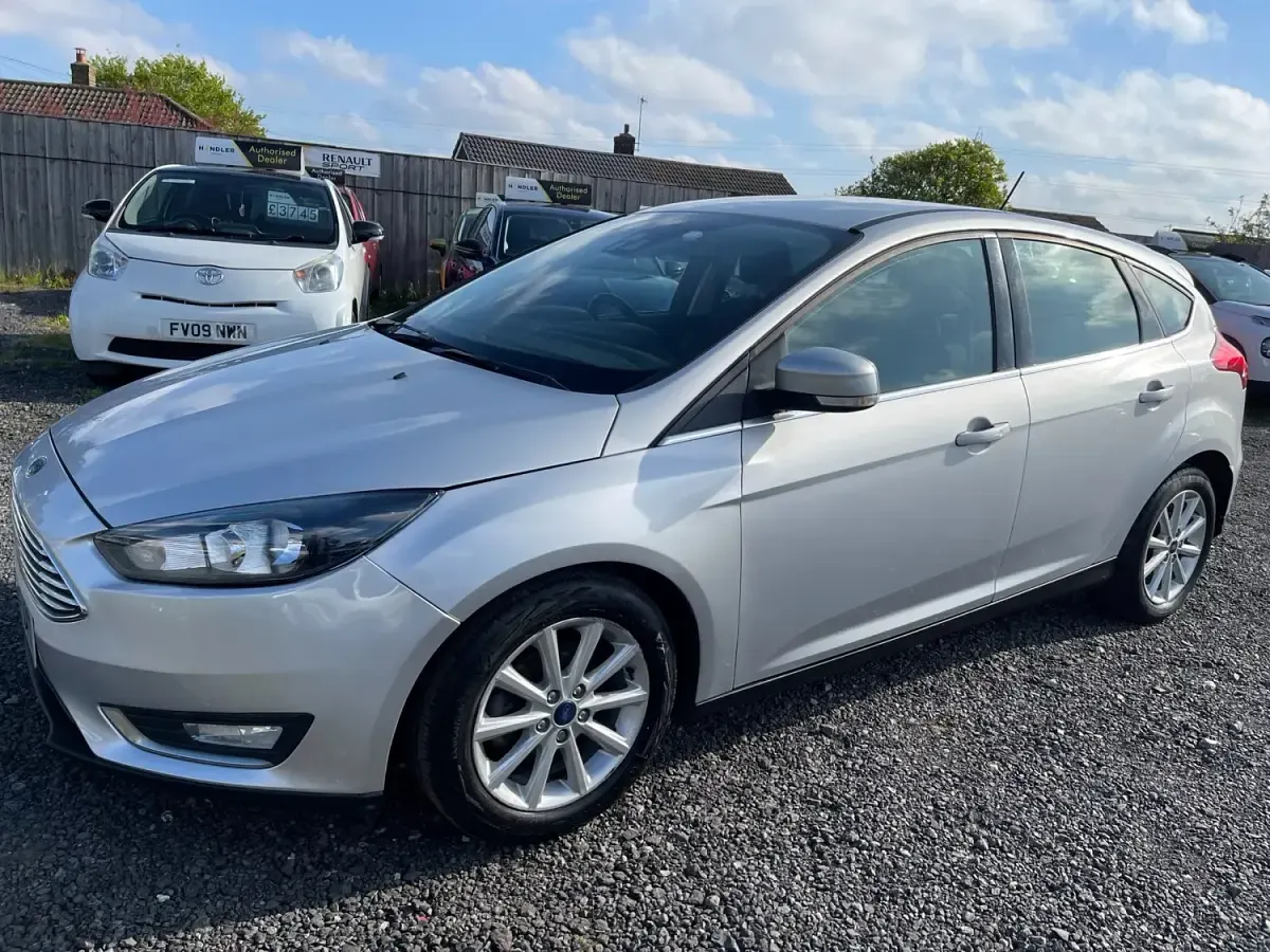 Używany Ford Focus Titanium 125 KM (91 kW) 2017 Srebrny Hatchback