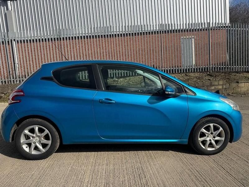 Used Peugeot 208 Active 70 HP (51 kW) 2013 Blue Hatchback