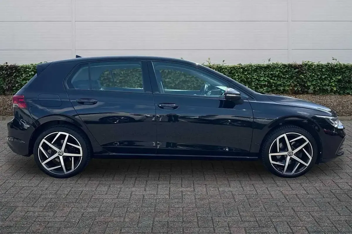 Used VW Golf VIII Life 130 HP (95 kW) 2022 Black Hatchback