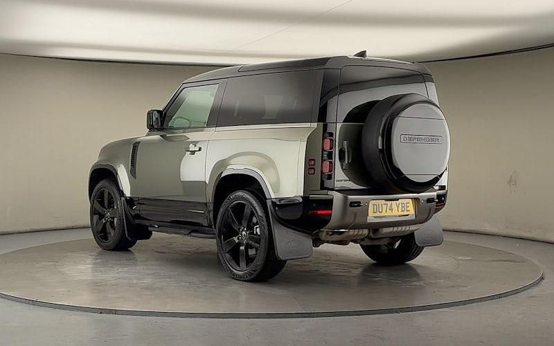 Used Land Rover Defender HSE Dynamic 350 HP (257 kW) 2024 Pangea green Estate