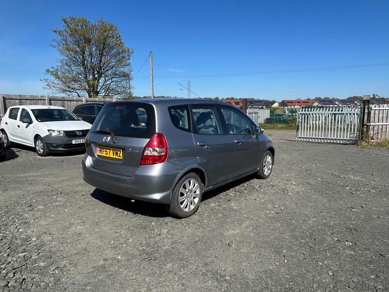 Begagnad Honda Jazz SE 82 HK (60 kW) 2007 Silver Halvkombi