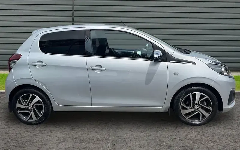 Used Peugeot 108 Collection 72 HP (52 kW) 2022 Hatchback