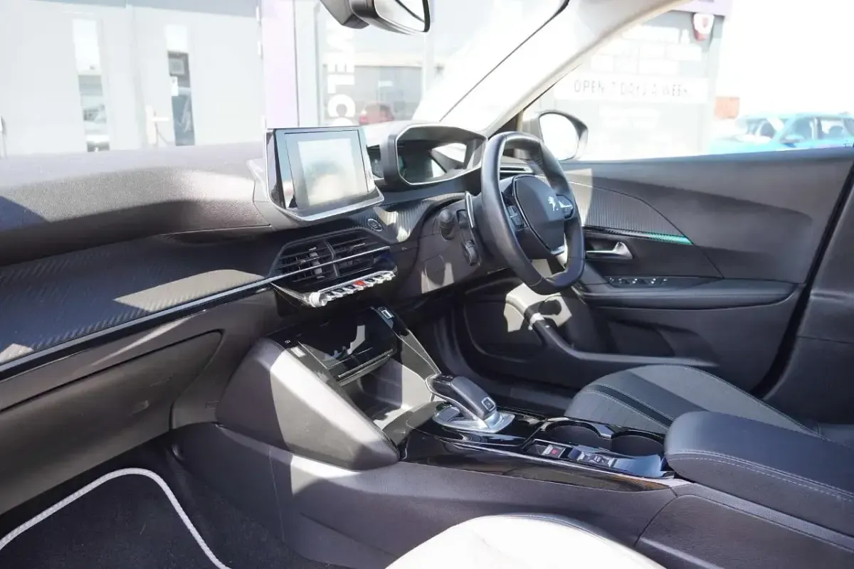 Used Peugeot 2008 Allure Premium 129 HP (94 kW) 2021 Grey SUV