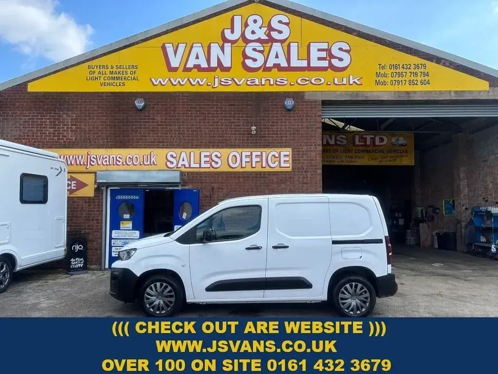Second-hand Peugeot Partner Premium 131 CP (96 kW) 2022 Alb Monovolum