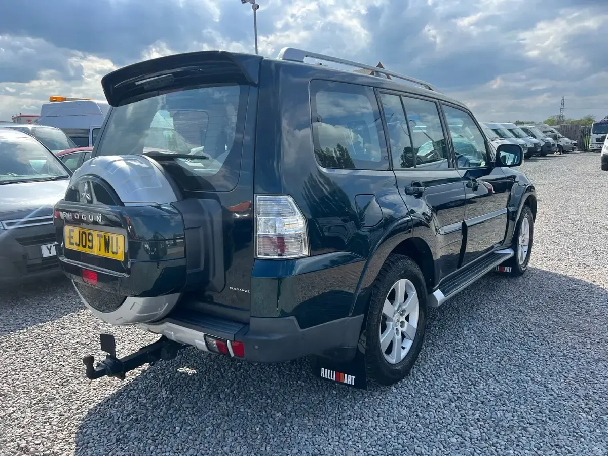 Used Mitsubishi Shogun Elegance 2009 Green SUV