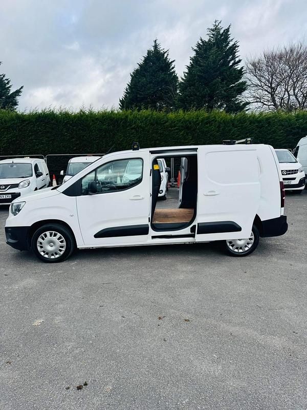 Used Vauxhall Combo Edition 130 HP (95 kW) 2021 White MPV