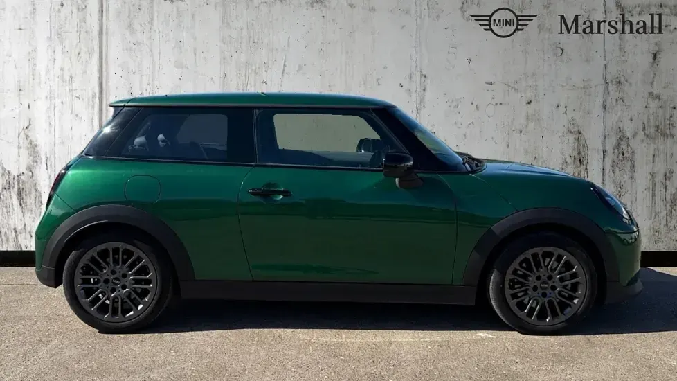 Usado Mini Cooper Exclusive 114 kW (156 CV) 2025 Verde Utilitario