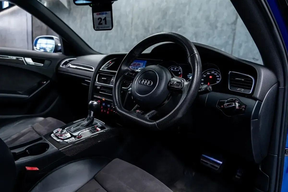Used Audi RS4 Design 450 HP (330 kW) 2015 Blue Estate