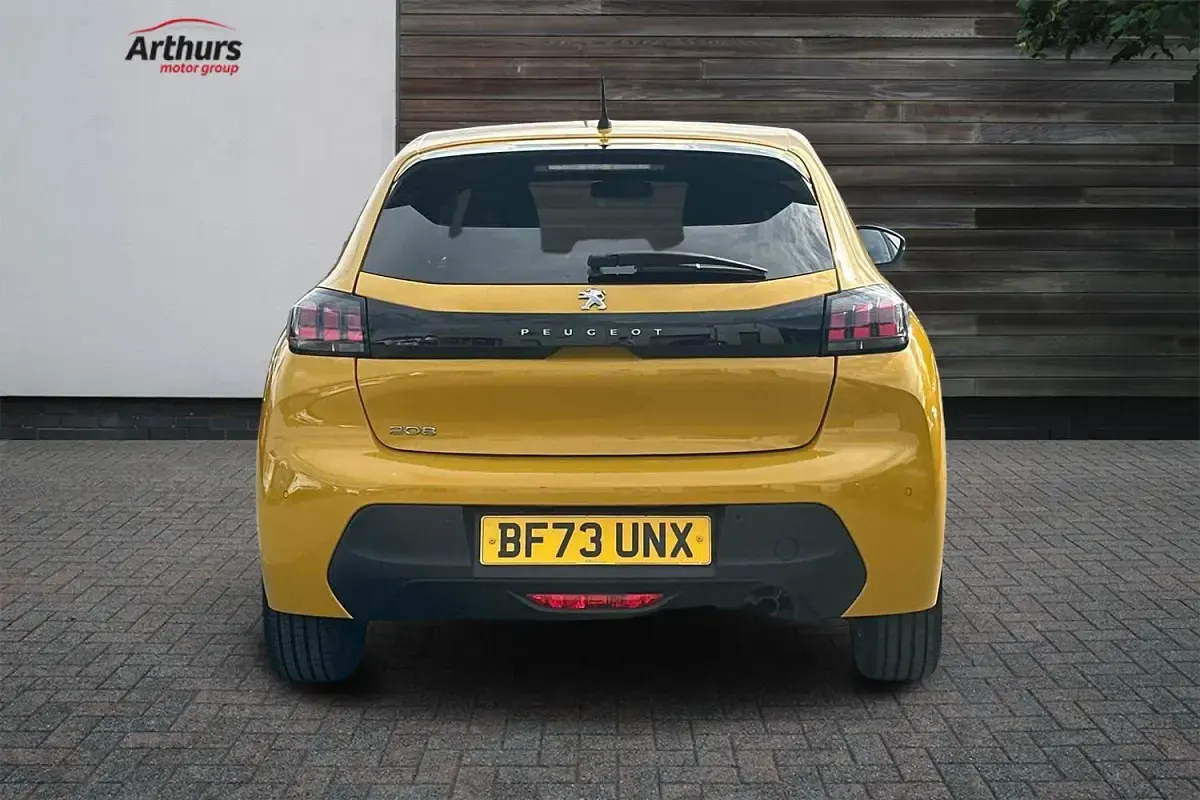 Used Peugeot 208 Active+ 99 HP (72 kW) 2023 Yellow Hatchback