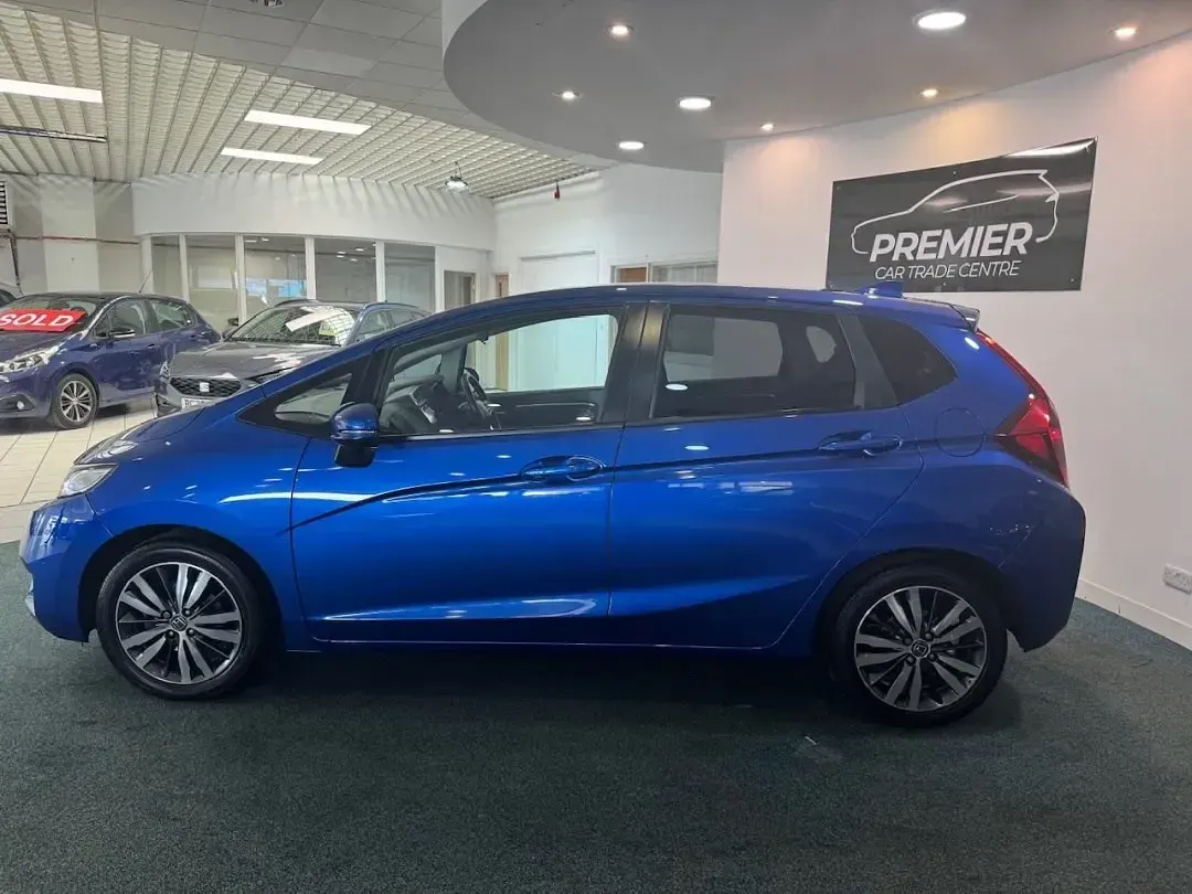 Begagnad Honda Jazz EX 102 HK (75 kW) 2017 Blå Halvkombi