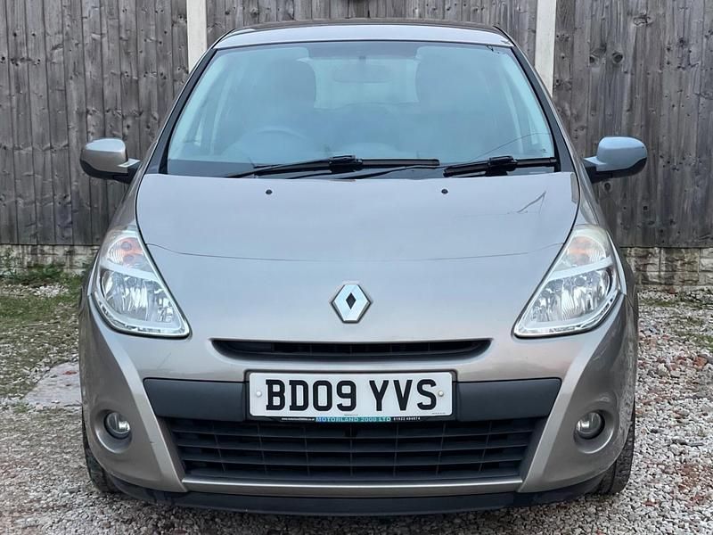 Used Renault Clio II Expression 86 HP (63 kW) 2009 Beige Hatchback