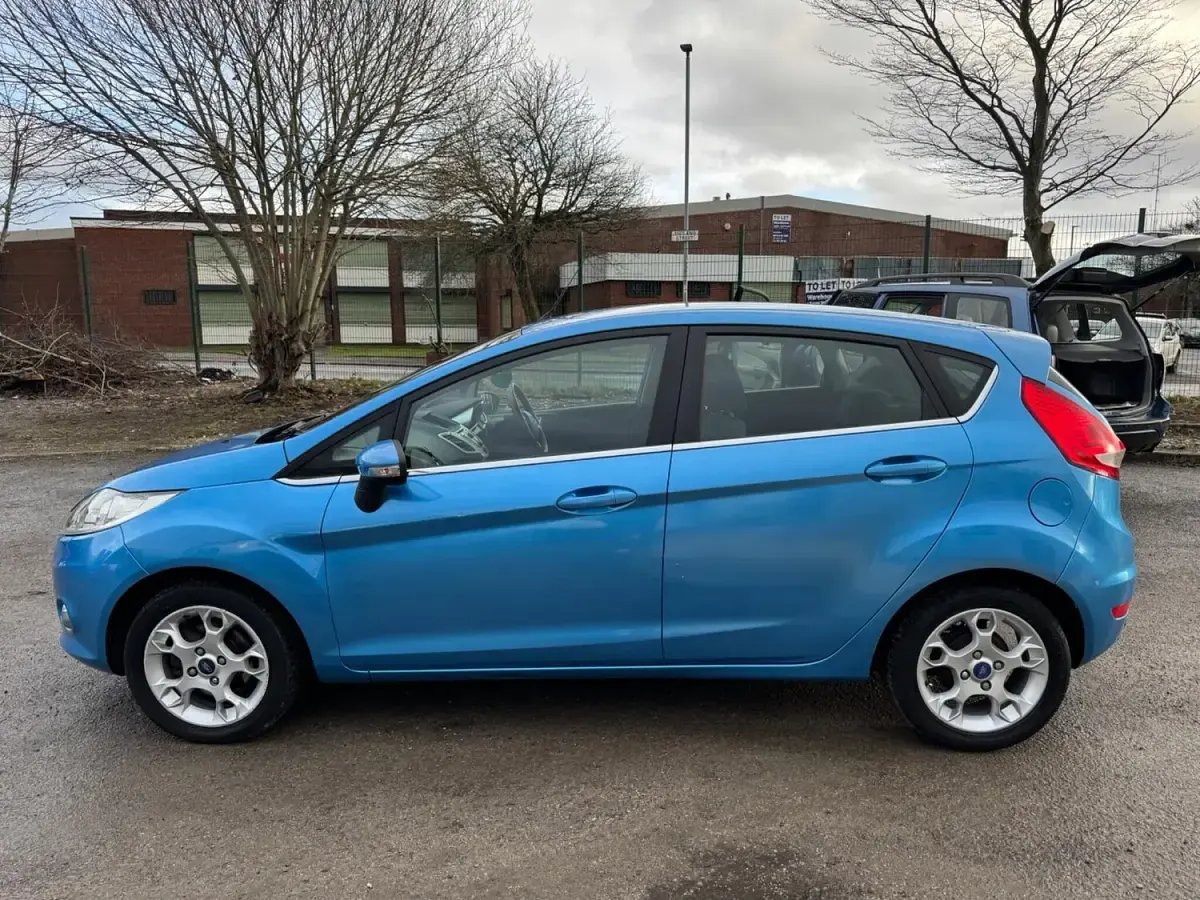 Used Ford Fiesta Zetec 96 HP (70 kW) 2011 Blue Hatchback