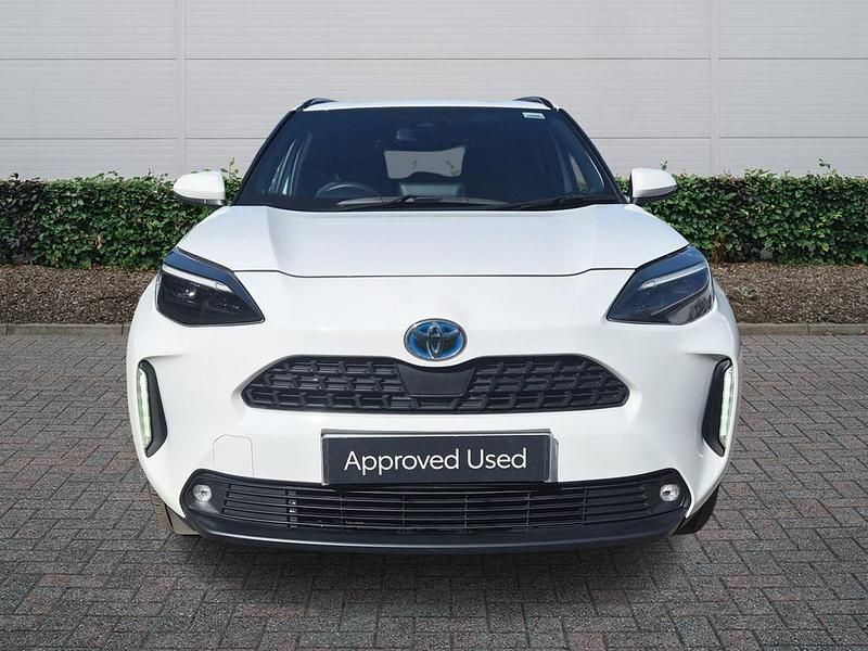 Used Toyota Yaris Hybrid Design 2023 White Hatchback