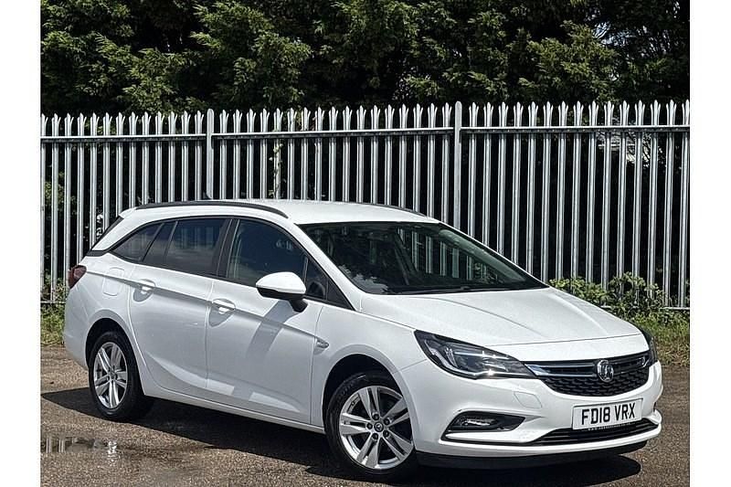 White Used 2018 Vauxhall Astra Estate | £6,646 (Fair price) - Image 1/4