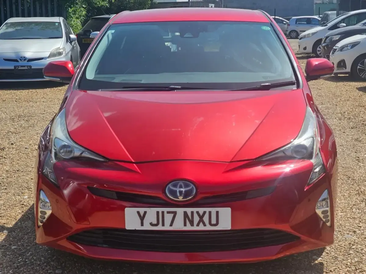 Used Toyota Prius 140 HP (102 kW) 2017 Red Hatchback