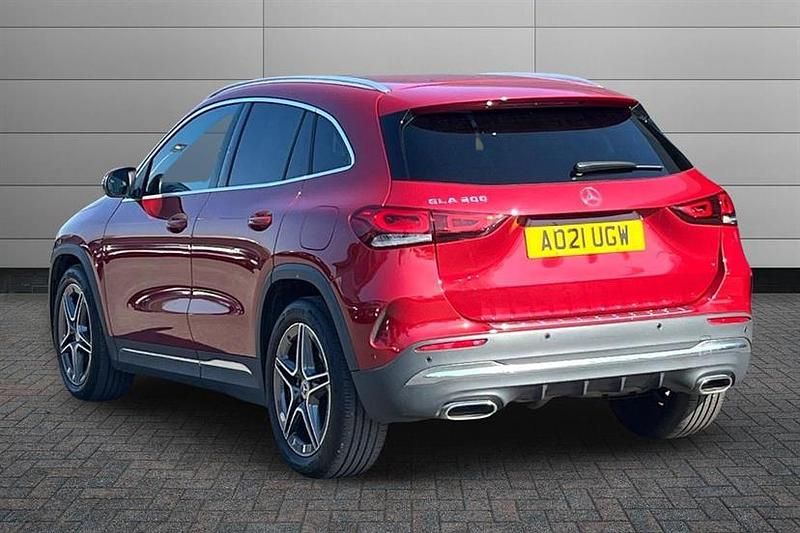 Used Mercedes GLA200 Executive 163 HP (119 kW) 2021 Patagonia red SUV