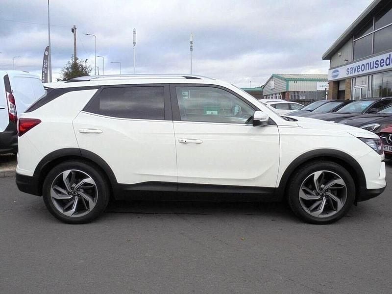 Used Ssangyong (KGM) Korando 136 HP (100 kW) 2019 White Estate