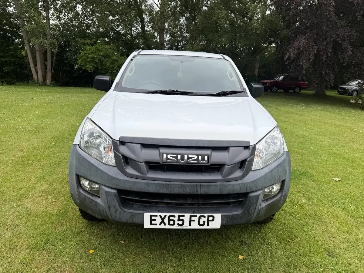 Used Isuzu D-Max 2015 White Pickup