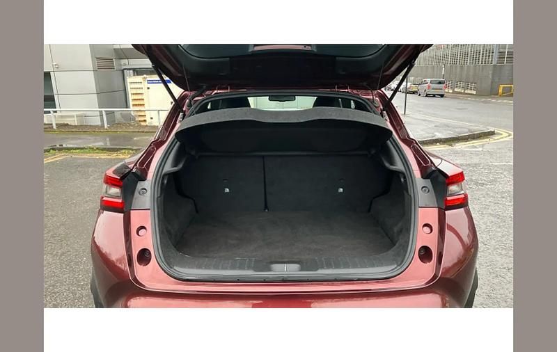 Used Nissan Juke N-Connecta 114 HP (83 kW) 2023 Red SUV