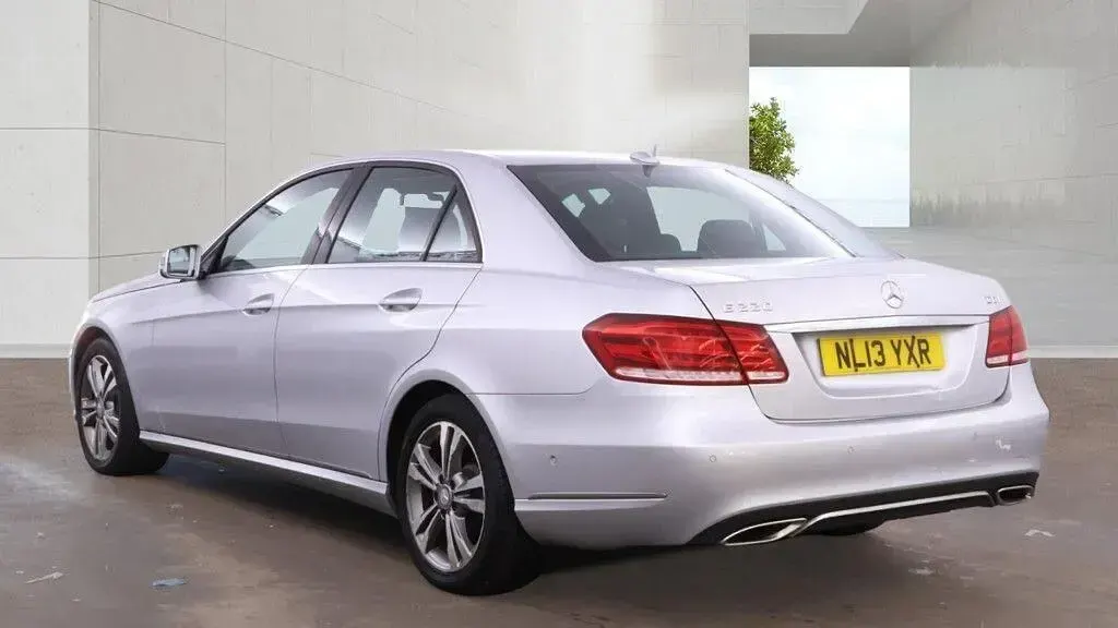 Begagnad Mercedes E220 SE 2013 Silver Sedan
