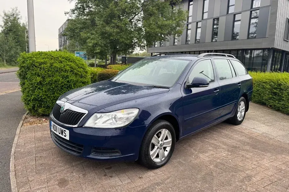 Begagnad Skoda Octavia SE 105 HK (77 kW) 2011 Blå Kombi