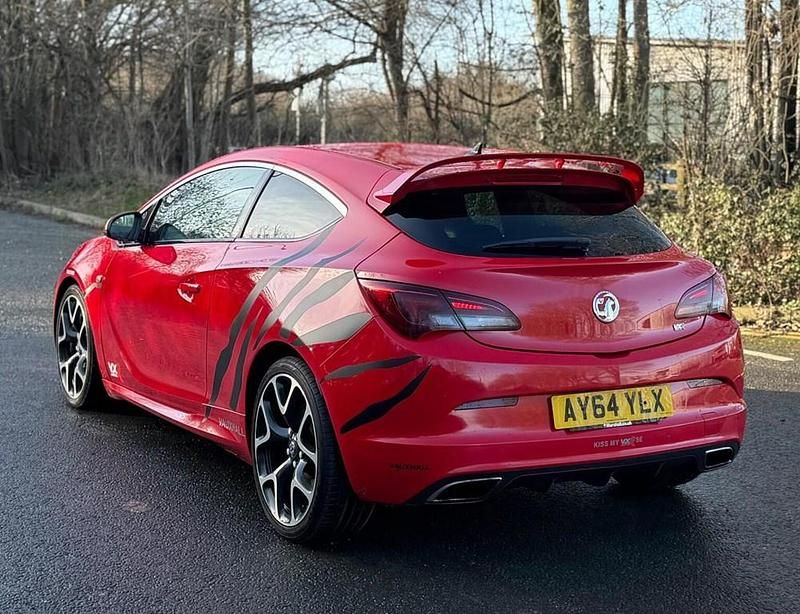 Used Vauxhall Astra GTC S 280 HP (205 kW) 2014 Red Coupe