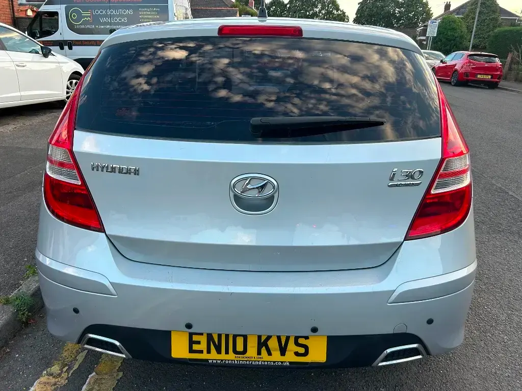 Used Hyundai i30 Edition 124 HP (91 kW) 2010 Silver Hatchback
