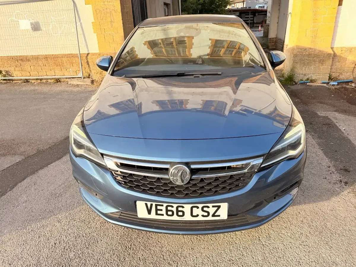 Used Vauxhall Astra SRi 150 HP (110 kW) 2016 Blue Hatchback