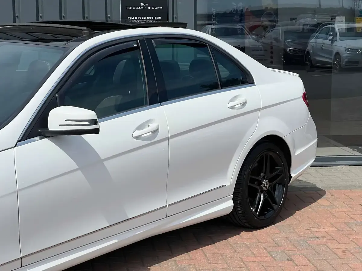Käytetty Mercedes C220 Sport Edition 2014 Valkoinen Sedan