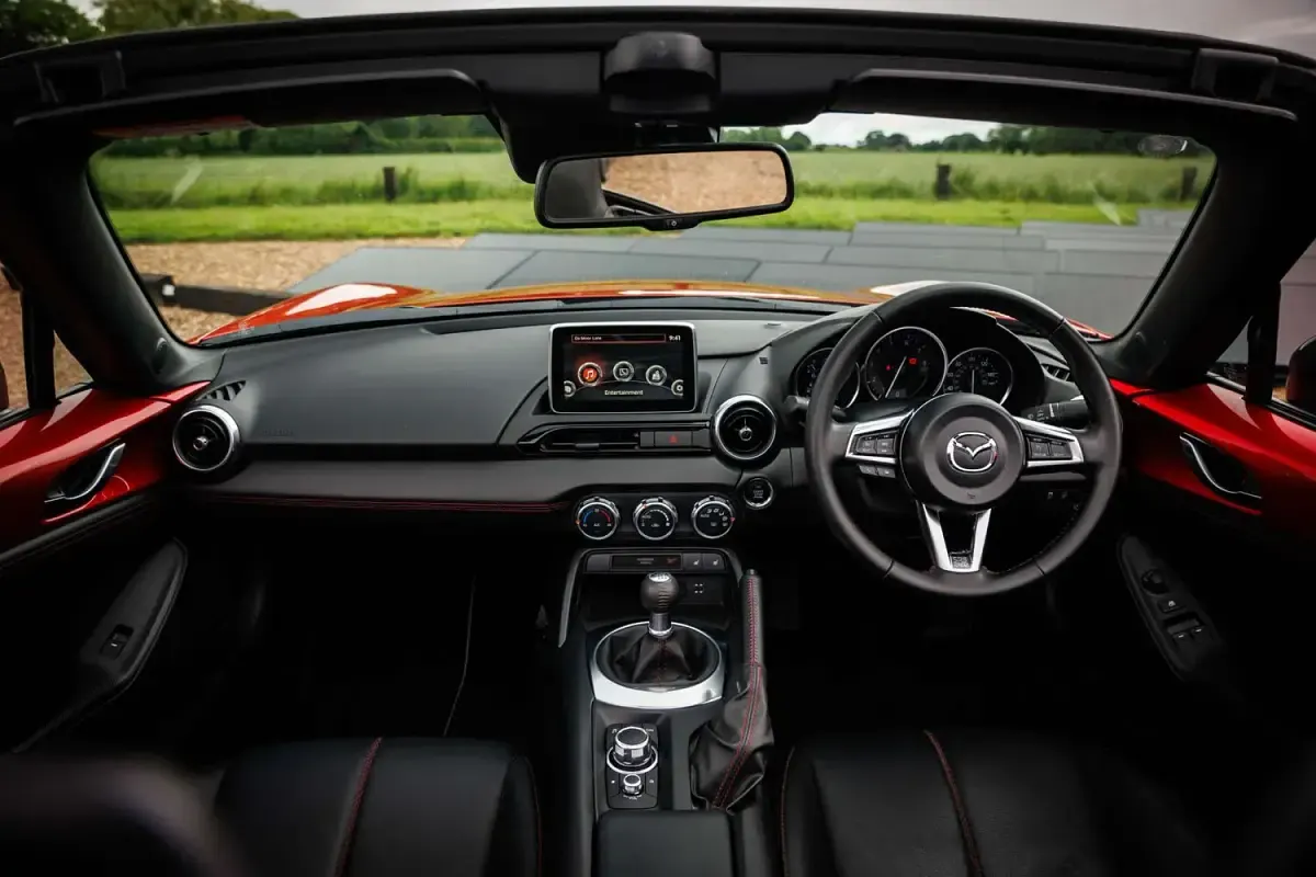 Used Mazda MX5 Inclusive 131 HP (96 kW) 2016 Red Cabriolet