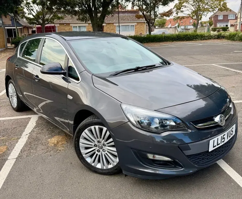 Used Vauxhall Astra Excite 100 HP (73 kW) 2015 Grey Hatchback