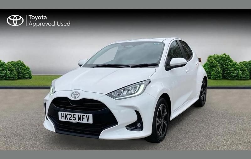 Used Toyota Yaris Hybrid Design 116 HP (85 kW) 2025 Pure white Hatchback