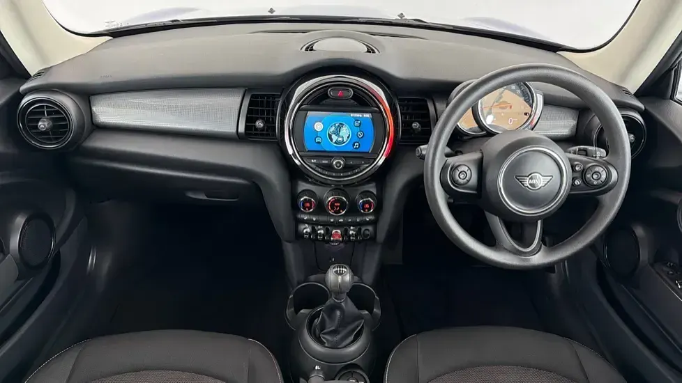 Used Mini Cooper Classic 134 HP (98 kW) 2019 Blue Hatchback