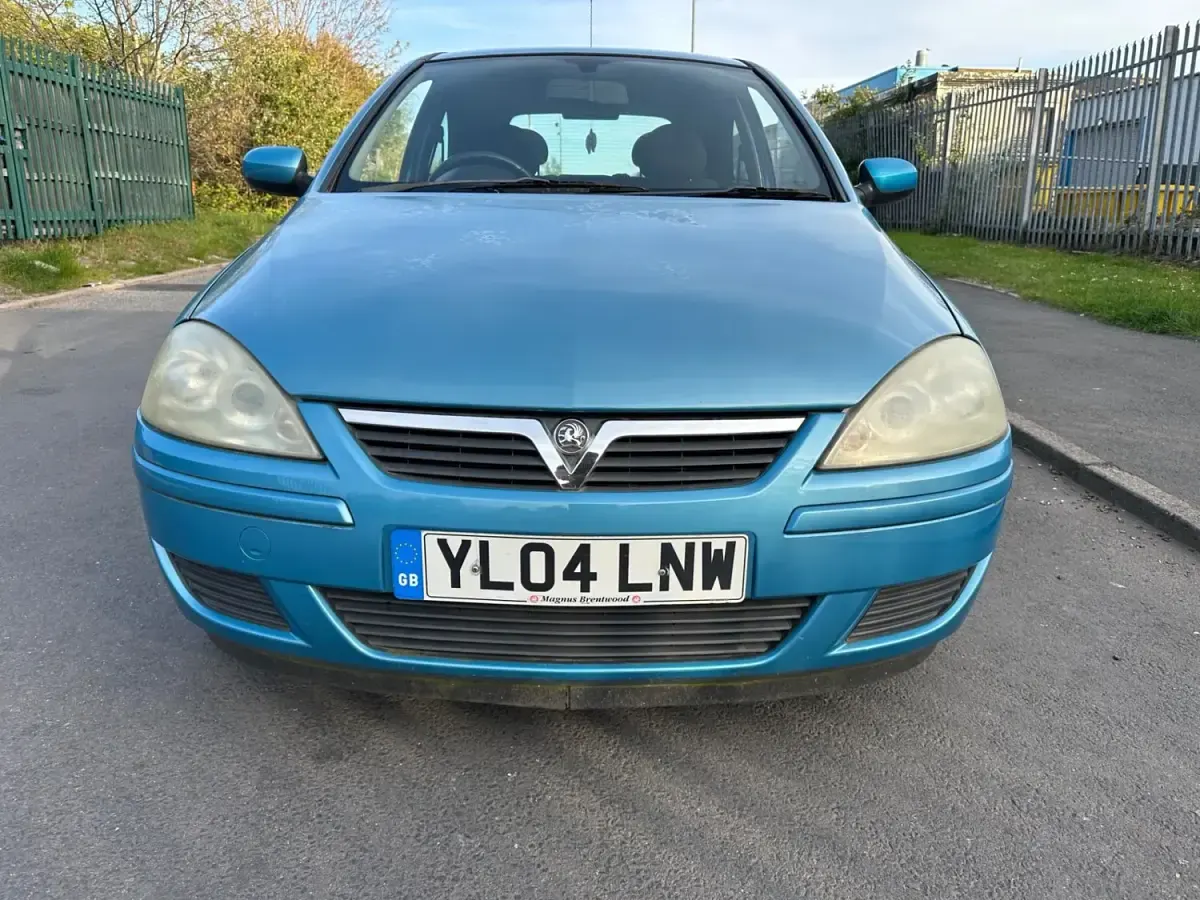 Używany Vauxhall Corsa Design Edition 2004 Niebieski Hatchback