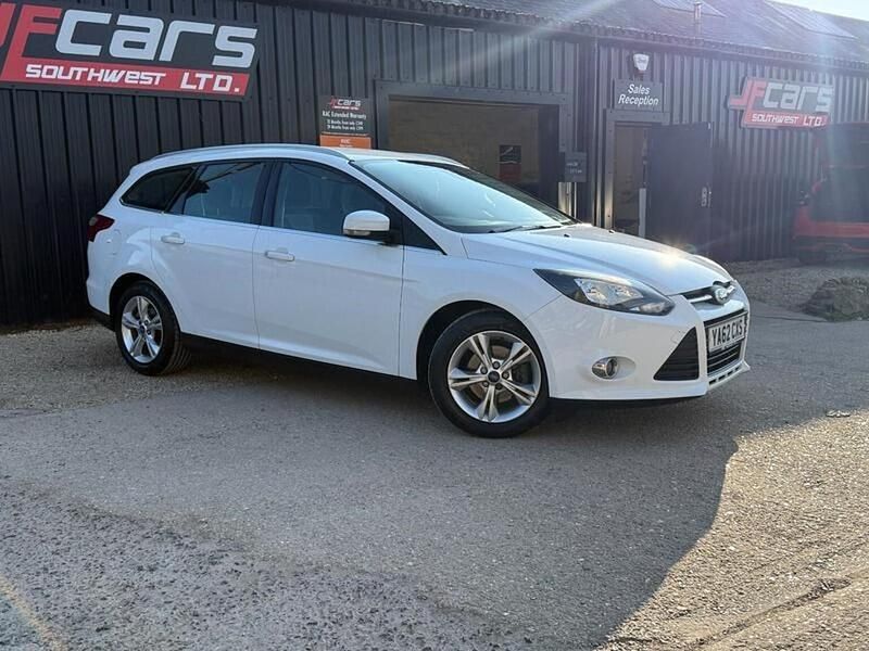 Used Ford Focus Zetec 125 HP (91 kW) 2013 White Estate