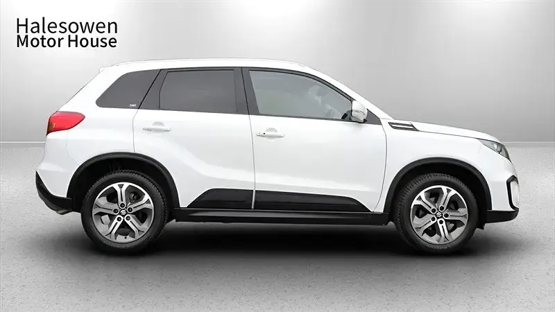 Second-hand Suzuki Vitara SZ5 120 CP (88 kW) 2016 Alb SUV