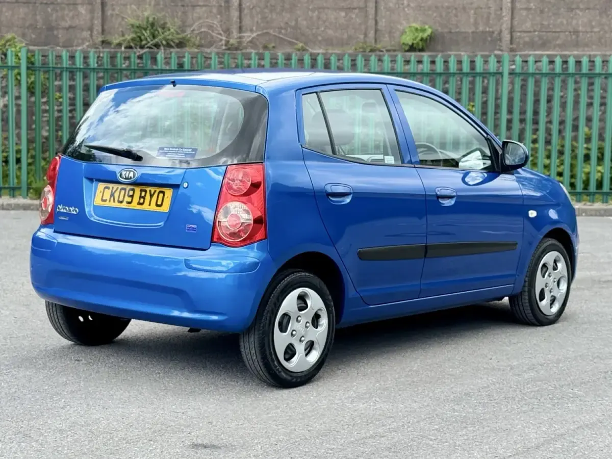 Second-hand Kia Picanto 64 CP (47 kW) 2009 Albastru Hatchback