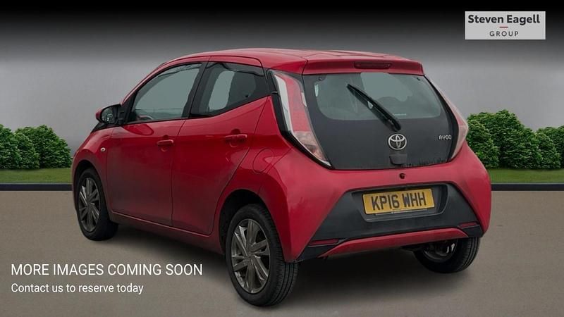 Used Toyota Aygo x-press 69 HP (50 kW) 2016 Red Hatchback