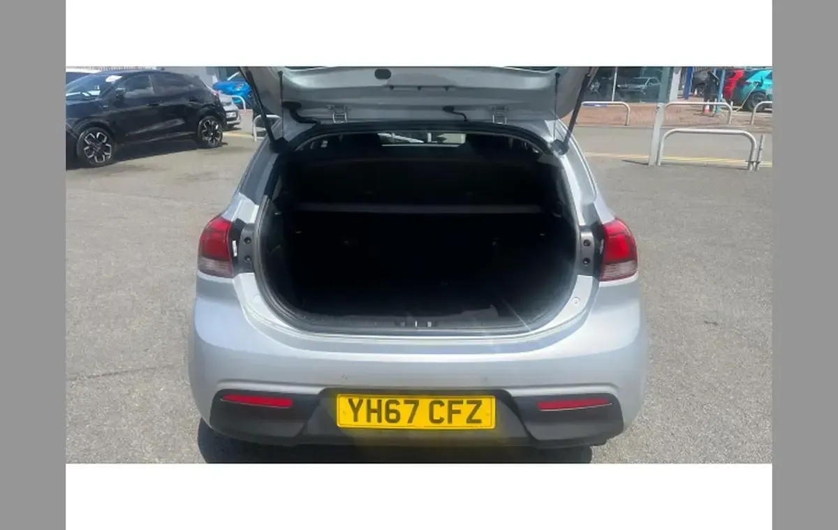 Used Kia Rio 98 HP (72 kW) 2017 Silver Hatchback