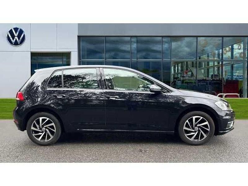 Used VW Golf VII Match 115 HP (84 kW) 2019 Deep black pearlescent