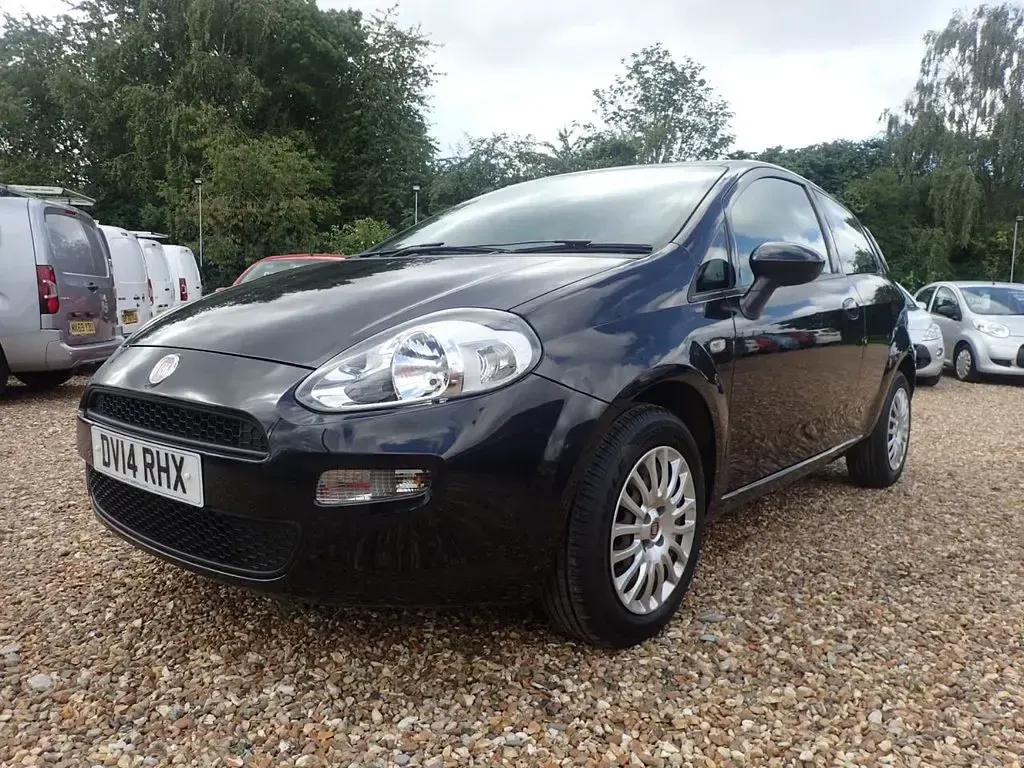 Used Fiat Punto Pop 69 HP (50 kW) 2014 Black Hatchback