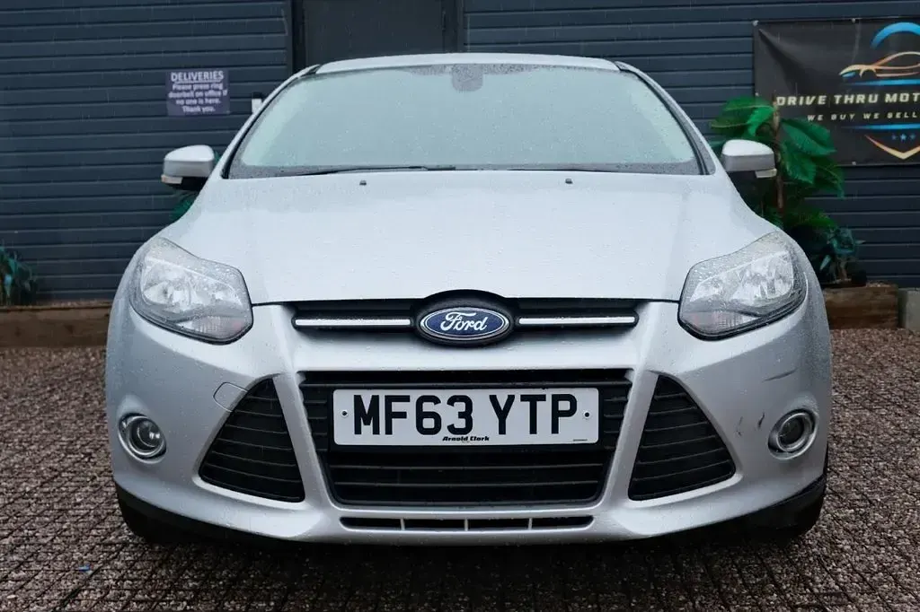 Used Ford Focus Zetec 100 HP (73 kW) 2013 Silver Hatchback