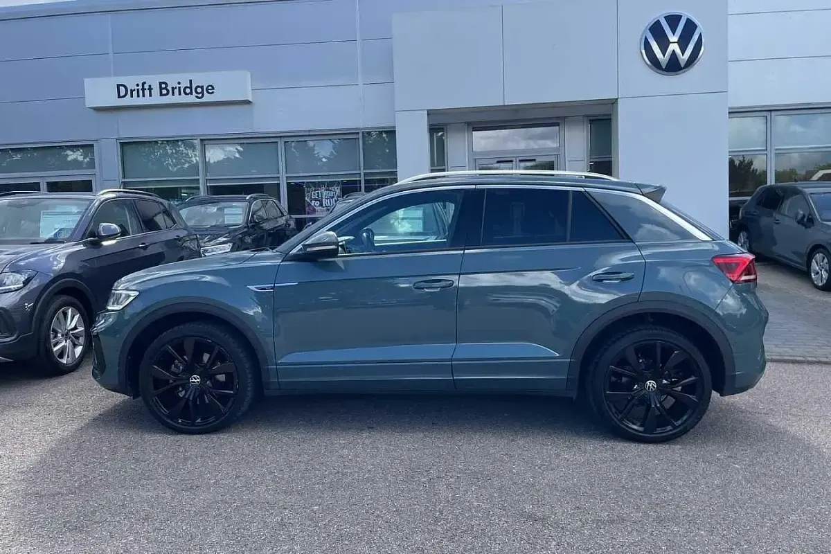 Used VW T-Roc R-line 150 HP (110 kW) 2024 Blue SUV