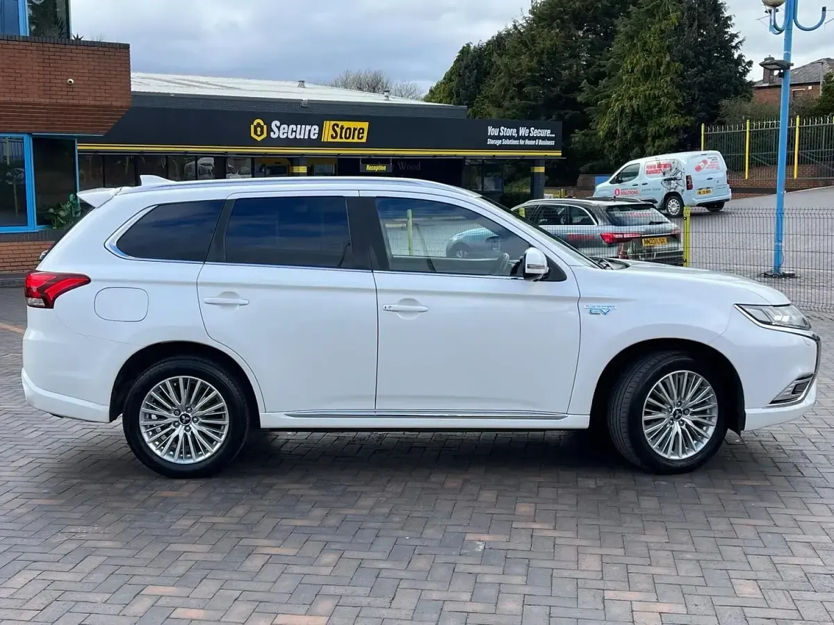 Used Mitsubishi Outlander P-HEV 2019 White SUV
