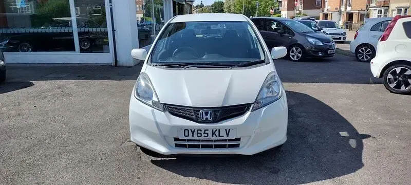 Used Honda Jazz SE 90 HP (66 kW) 2015 White Hatchback