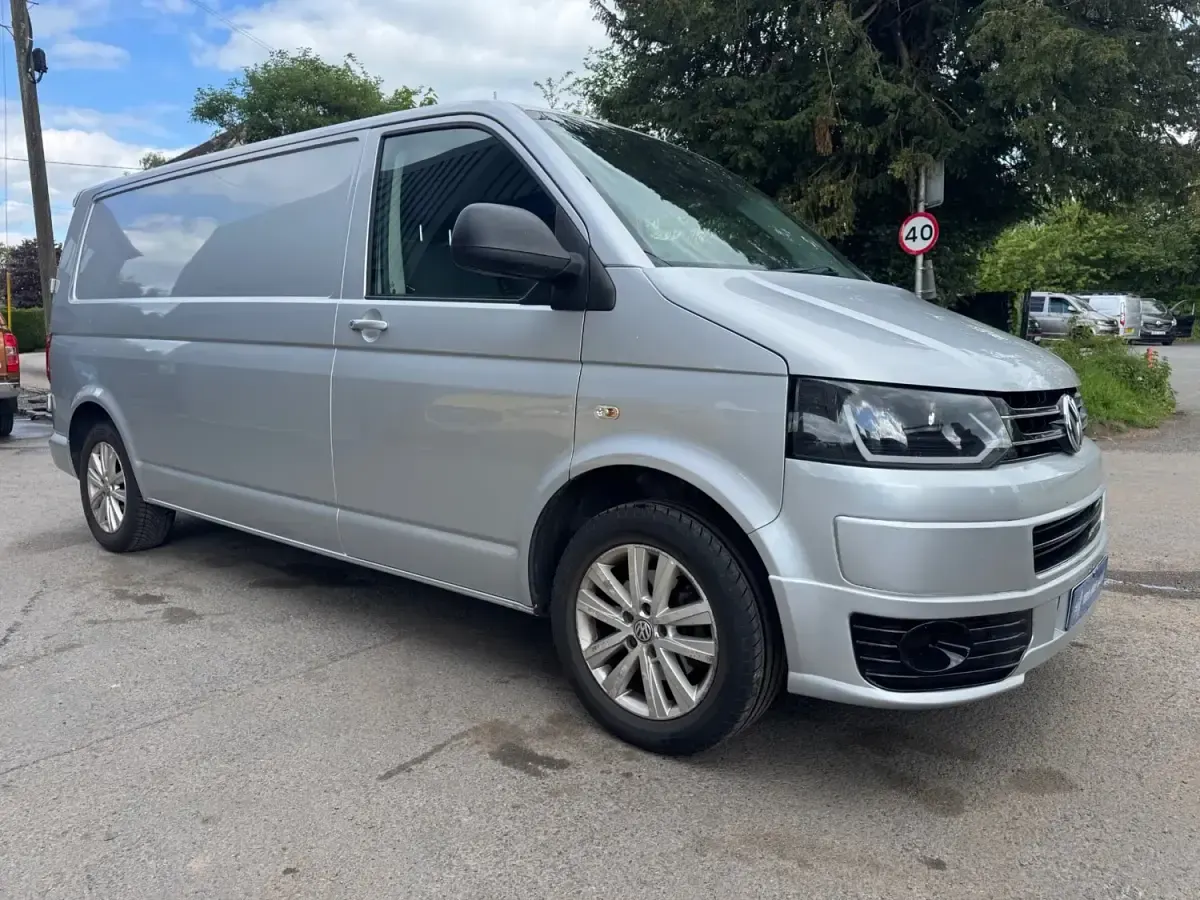 Second-hand VW Transporter 140 CP (102 kW) 2013 Argintiu Van